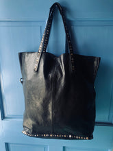 Load image into Gallery viewer, Pandora's Box MV Boutiuqe Martha's Vineyard