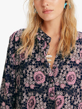 Load image into Gallery viewer, Pandora's Box Martha's Vineyard Beautiful Clothing