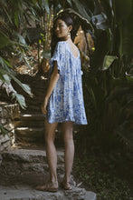 Load image into Gallery viewer, shopping marthas vineyard